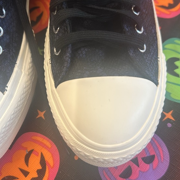 Converse Chuck Taylor All Star High Top Sneaker black floral lace over navy - Picture 2 of 9